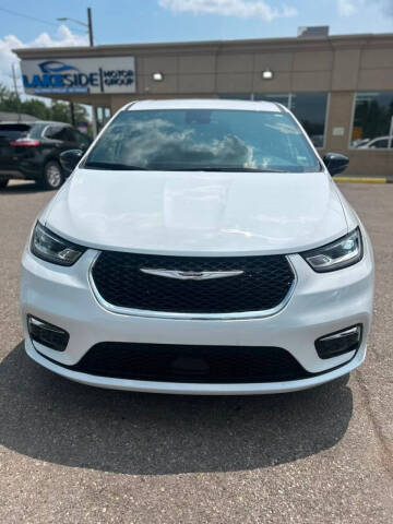 2025 Chrysler Pacifica Select