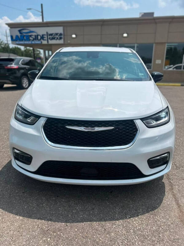 2025 Chrysler Pacifica Select