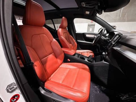 2019 Volvo XC40 T5 Momentum