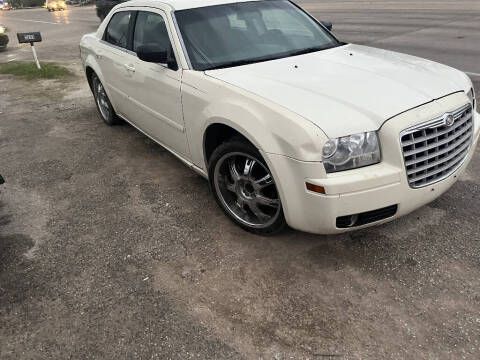 2006 Chrysler 300 for sale at SCOTT HARRISON MOTOR CO in Houston TX