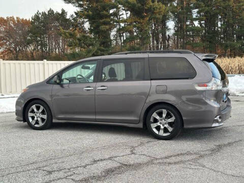 2013 Toyota Sienna SE 8-Passenger