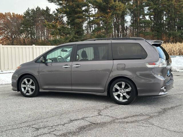2013 Toyota Sienna SE 8-Passenger