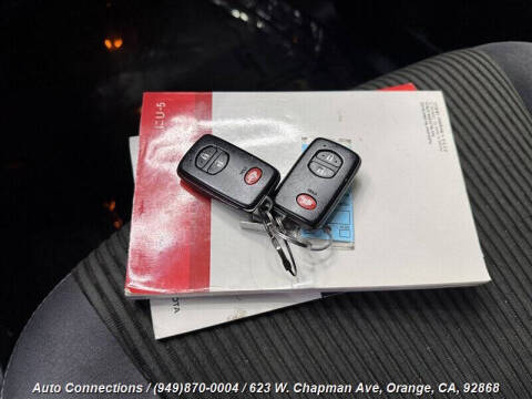 2016 Toyota Prius v Three