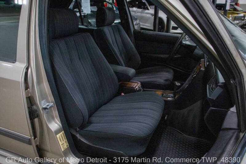 1986 Mercedes-Benz 230E