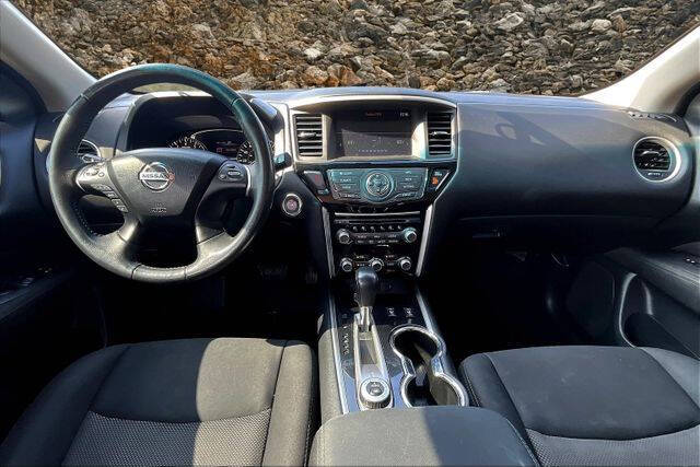 2017 Nissan Pathfinder SV