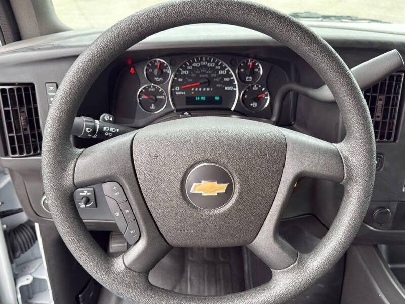 2025 Chevrolet Express 2500