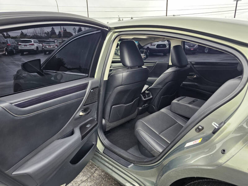 2019 Lexus ES 300h