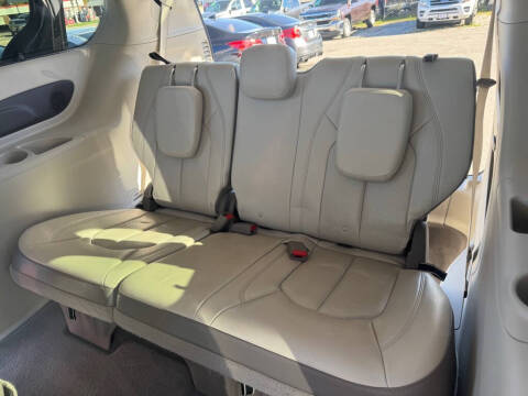 2017 Chrysler Pacifica Touring-L Plus