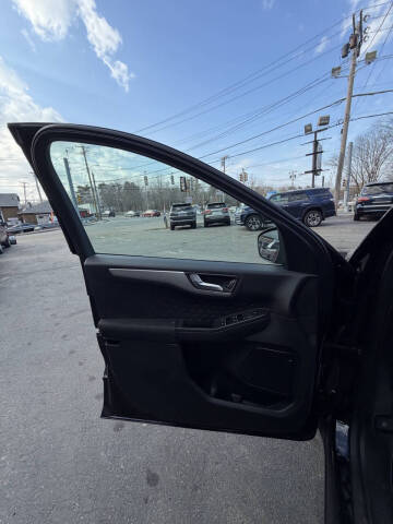 2020 Ford Escape SE