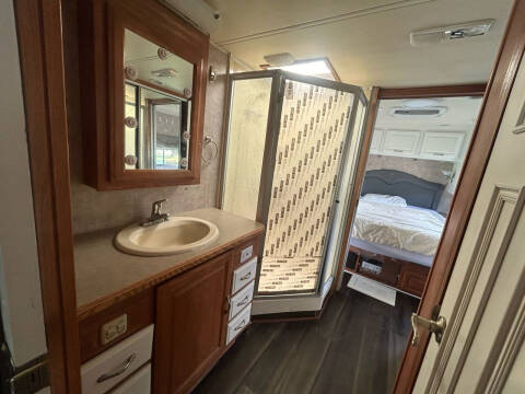 2005 Freightliner XCS Chassis