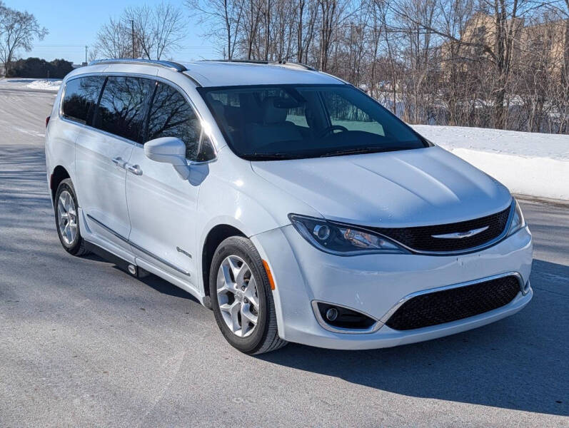 2017 Chrysler Pacifica Touring-L Plus
