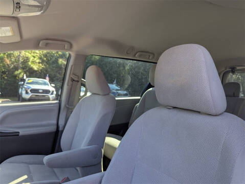 2017 Toyota Sienna L 7-Passenger