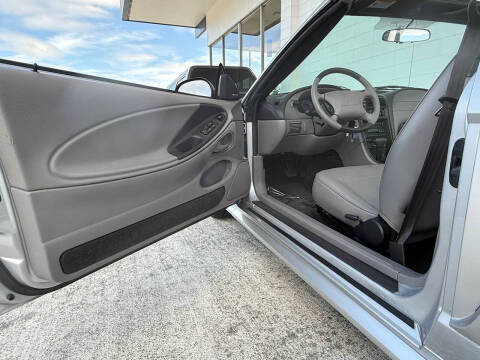 2003 Ford Mustang Deluxe