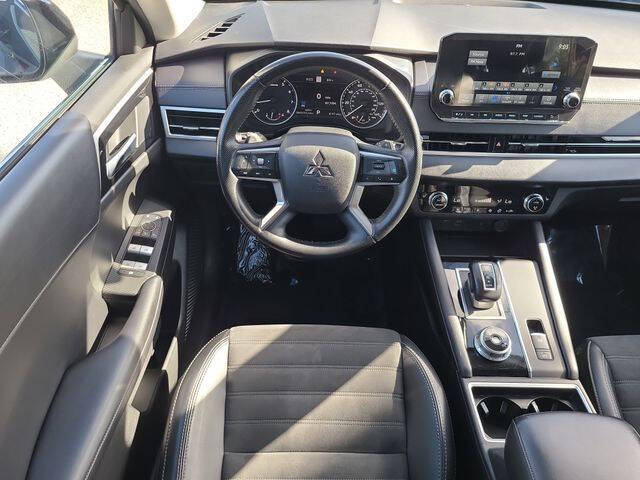 2024 Mitsubishi Outlander SE
