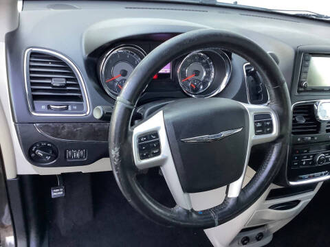 2016 Chrysler Town and Country Touring-L