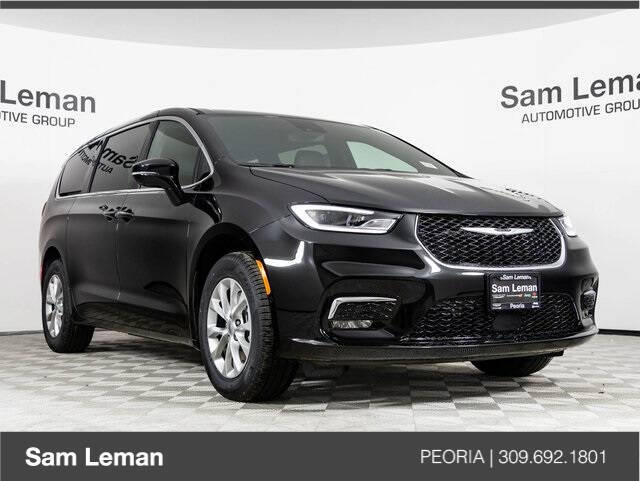 2025 Chrysler Pacifica for sale at Sam Leman Chrysler Jeep Dodge of Peoria in Peoria IL