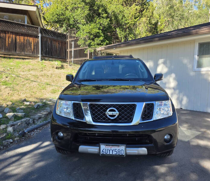2012 Nissan Pathfinder LE