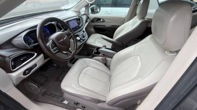 2017 Chrysler Pacifica Touring-L