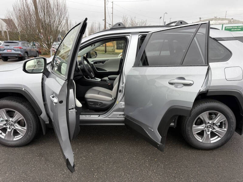 2025 Toyota RAV4 Hybrid XLE