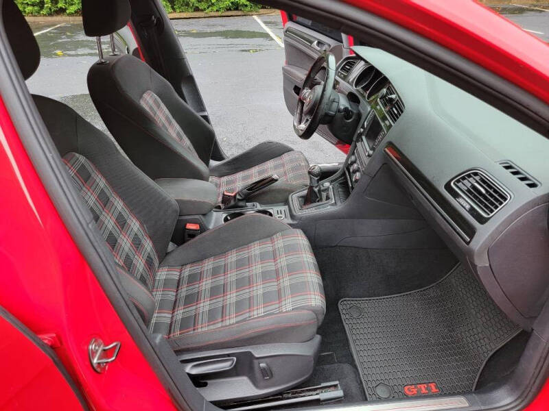 2017 Volkswagen Golf GTI Sport