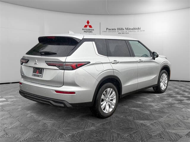 2026 Mitsubishi Outlander ES