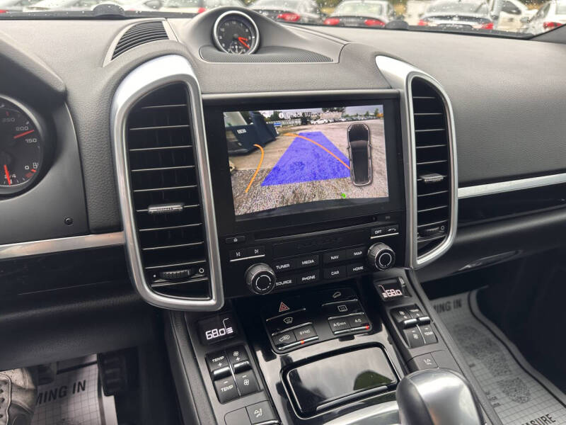 2017 Porsche Cayenne Platinum Edition