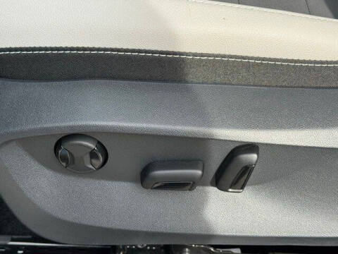 2025 Volkswagen Taos SE 4Motion