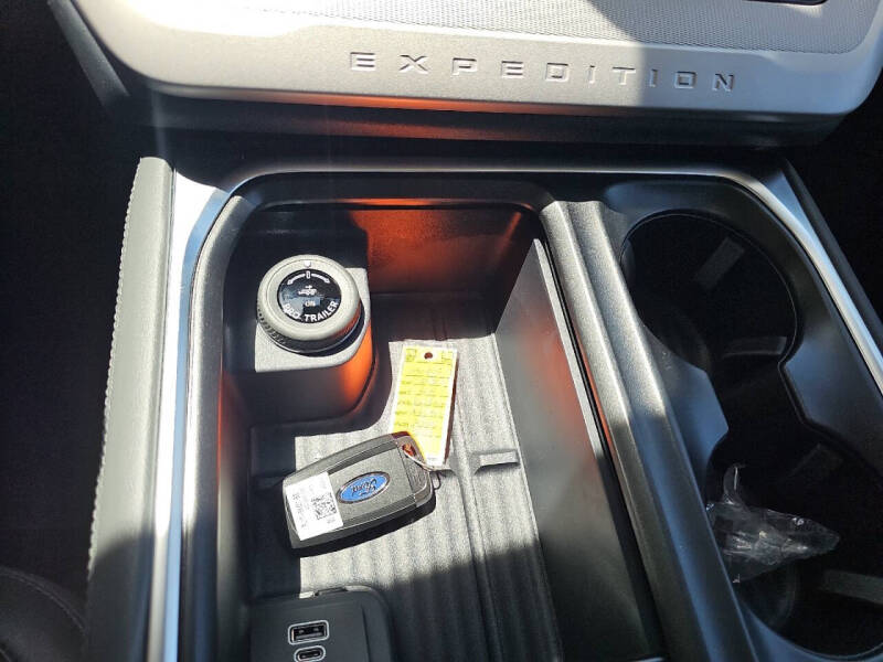 2026 Ford Expedition MAX Active