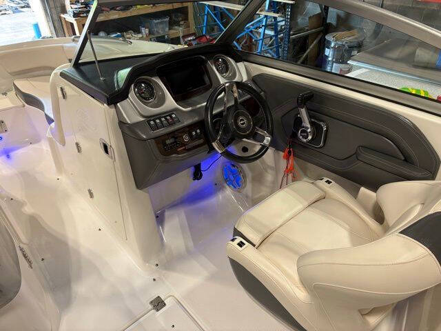 2018 Chaparral 244