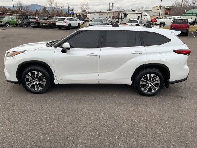 2022 Toyota Highlander Hybrid XLE
