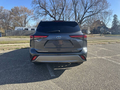 2021 Toyota Highlander Hybrid Platinum
