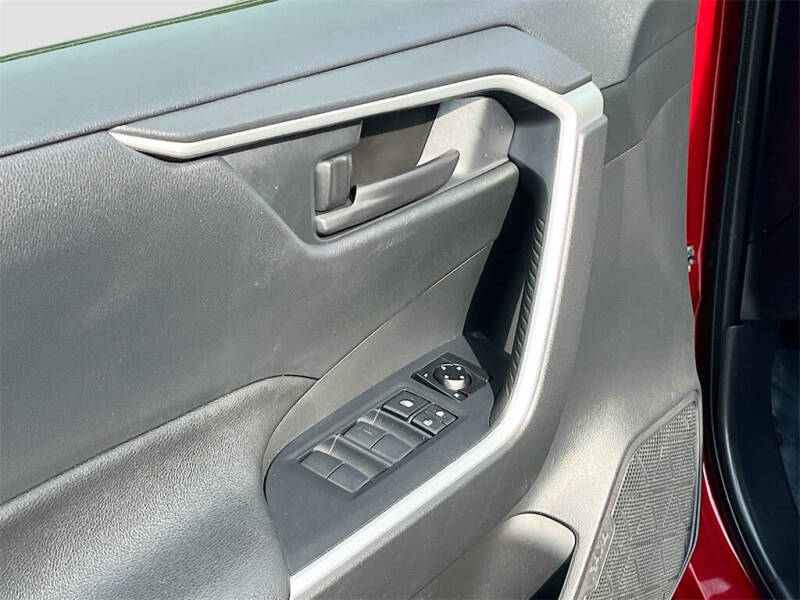 2022 Toyota RAV4 Hybrid LE