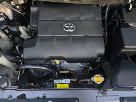 2012 Toyota Sienna LE 8-Passenger