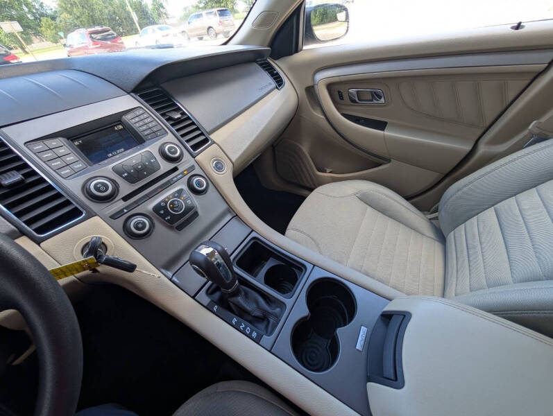 2018 Ford Taurus SE