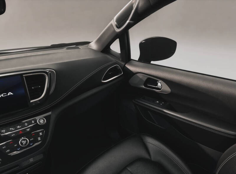 2027 Chrysler Pacifica Select