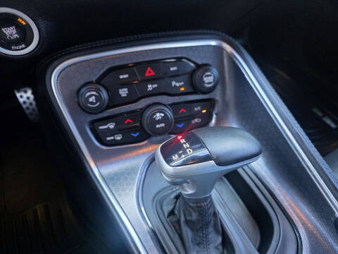 2016 Dodge Challenger SXT Plus