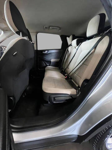 2020 Ford Escape SE