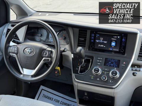 2017 Toyota Sienna LE Mobility 7-Passenger