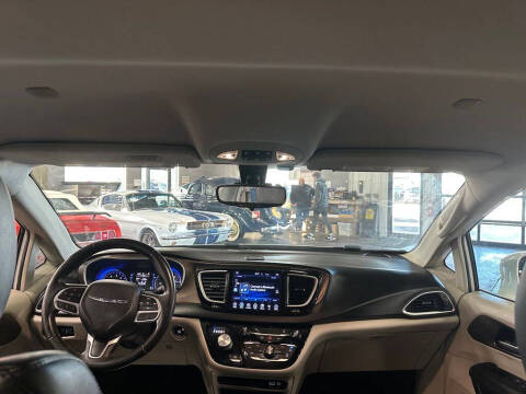 2017 Chrysler Pacifica Touring-L