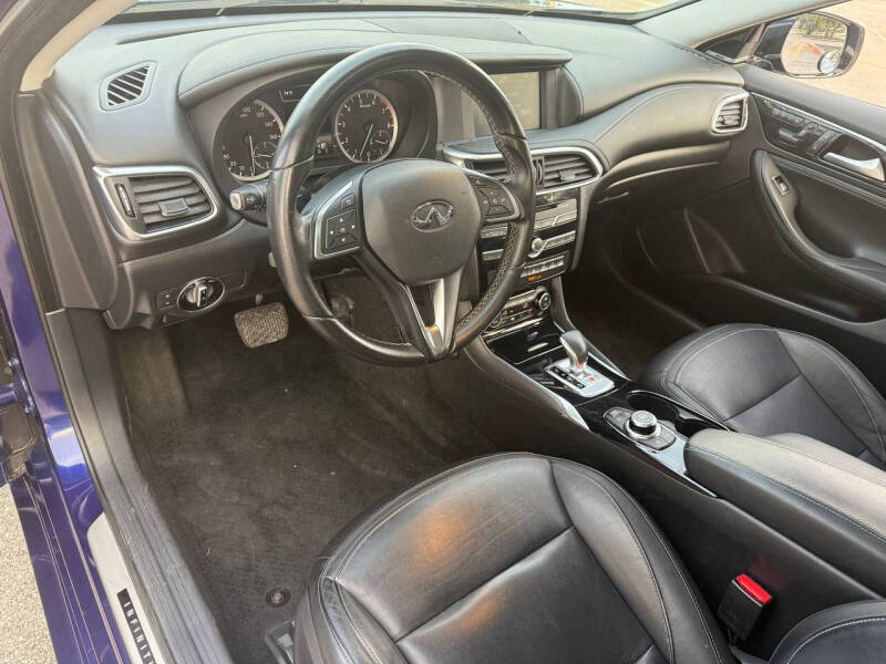 2018 Infiniti QX30 Premium