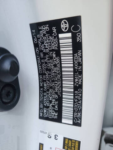 2014 Toyota Prius v Two