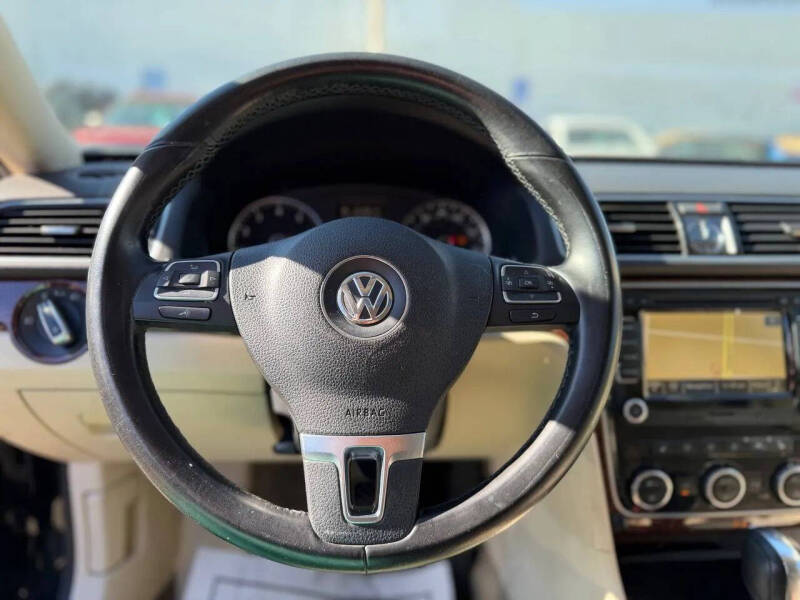 2012 Volkswagen Passat SEL Premium PZEV