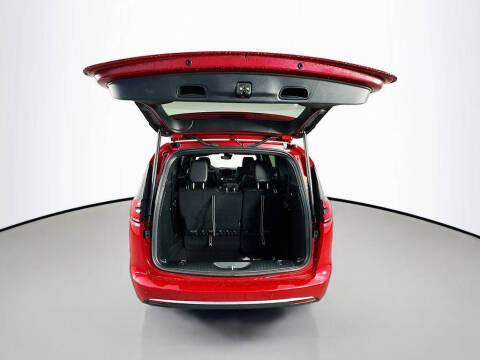 2027 Chrysler Pacifica Select