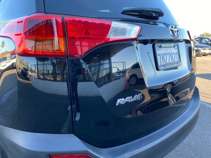 2015 Toyota RAV4 LE photo 22