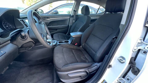 2019 Hyundai Elantra SE