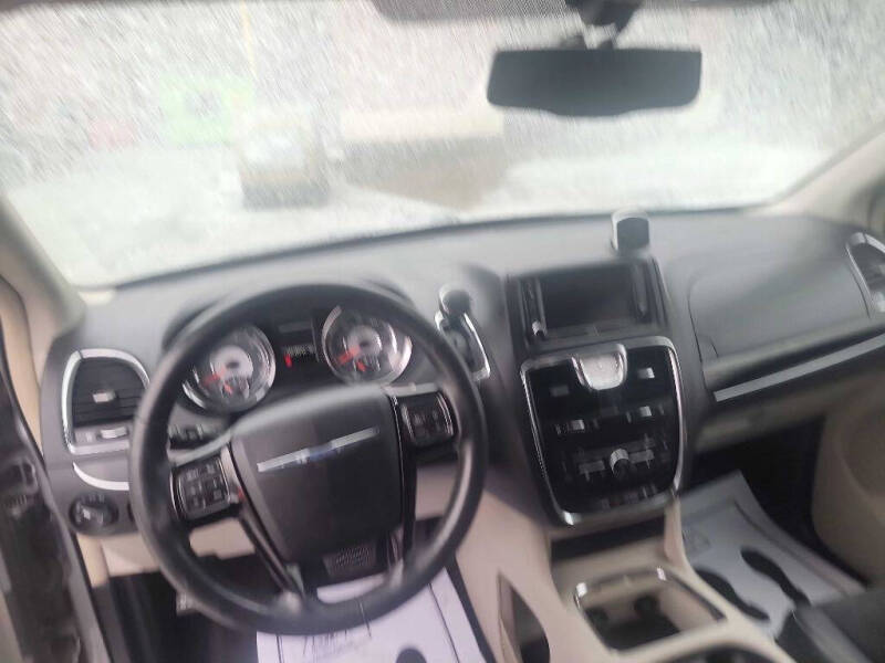 2014 Chrysler Town and Country Touring-L