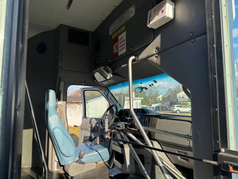 2017 Ford E-Series E-450 SD