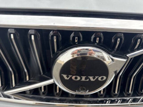 2025 Volvo XC40 B5 Ultra Bright Theme