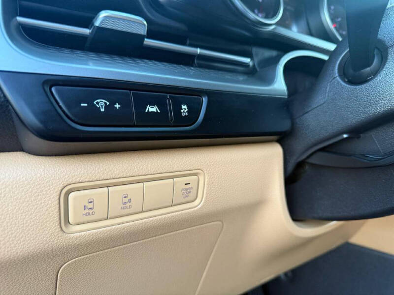 2024 Kia Carnival LX