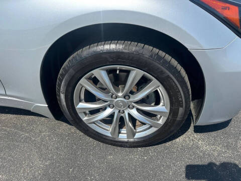 2015 Infiniti Q70 3.7